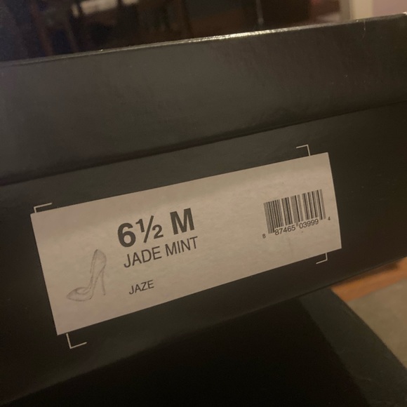 BCBG Paris Jade Mint heels - Picture 7 of 10